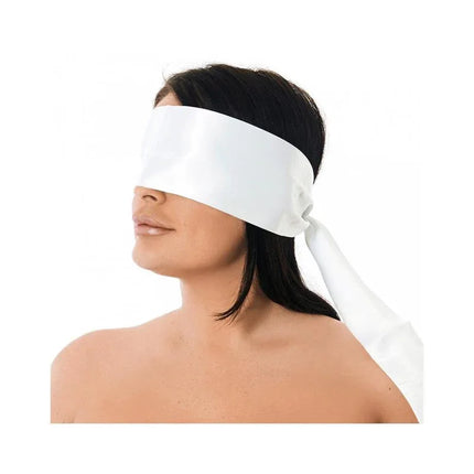 White polyester blindfold for sensory play, covering eyes for intimate moments, enhancing anticipation with comfort. Size: 150 x 10 cm.