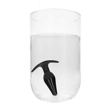 Butt Plug Set Pointed Large Suction Cup Black in water demonstrating suction ability