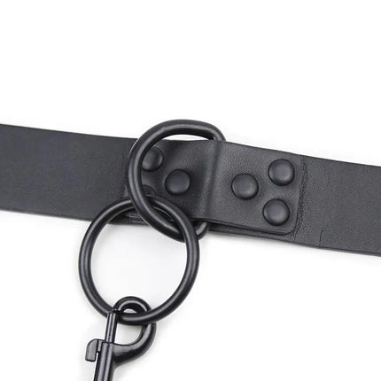 Collar with Leash Black from Latetobed BDSM Line, featuring central ring and removable metal strap for adjustable style and sensation.