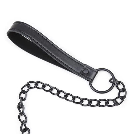 Collar with Leash Black from Latetobed BDSM Line featuring an adjustable metal strap and central ring for versatile play.
