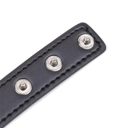 Close-up of Collar with Heart Shaped Hoop Adjustable 41,5 cm Black, showing snap details on black strap.