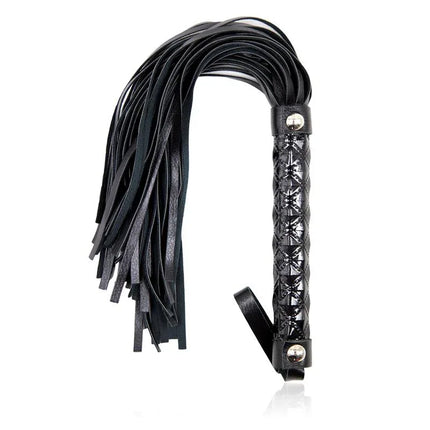 Flogger Diamond Pattern with Metal Hardware 39 cm Black for BDSM enthusiasts, featuring ergonomic design and durable craftsmanship.