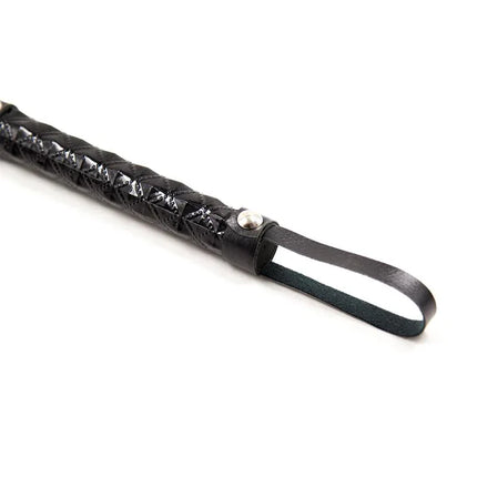 Flogger Diamond Pattern with Metal Hardware 39 cm Black with ergonomic handle and durable design for BDSM enthusiasts.