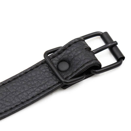 Close-up of Beginner Adjustable handcuffs with removable chain from Latetobed BDSM Line for restraining and exploring new sensations.