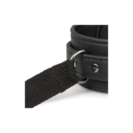 Close-up of a cuff from the Beginners Bondage - Fntasy Kit, featuring durable material and sturdy stitching.