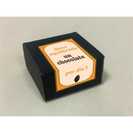 Box with 8 lips vagina-shaped pure chocolates with Spanish label