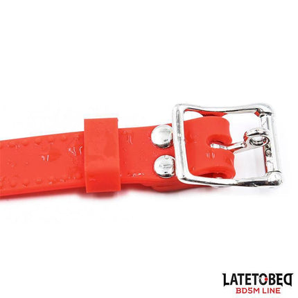 Close-up of buckle on Breathable Silicone Ball Gag S - 4 cm from Latetobed BDSM line.