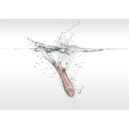 Clitoris Sucker Pro 2 Generacion 2 submerged in water, showcasing waterproof design and sleek build for enhanced pleasure.