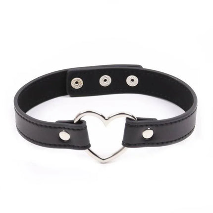 Collar with Heart Shaped Hoop Adjustable 41,5 cm Black on white background.