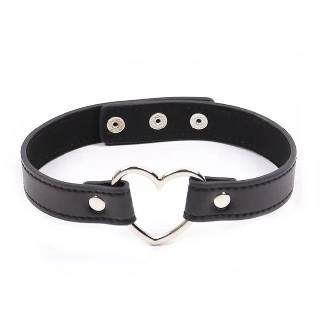 Collar with Heart Shaped Hoop Adjustable 41,5 cm Black on white background.