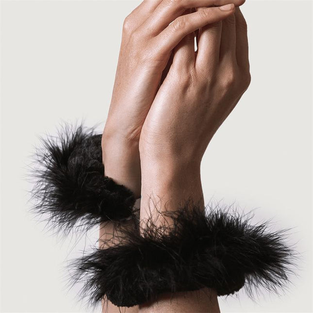 Cuffs Metal and Feathers Black