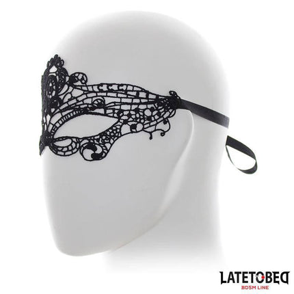 Elegant Mask Black on mannequin head, showcasing premium design and refined lines, versatile for casual, business, and evening styles.