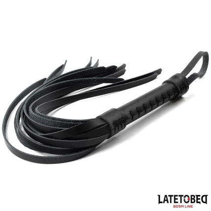 Flogger Leather 50 cm from Latetobed BDSM Line, black leather flogger with durable handle, 50 cm total length, designed for powerful impact.