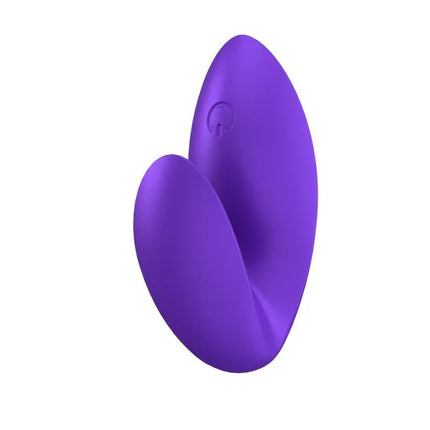 Love Riot Purple finger vibrator with 12 vibration functions, versatile and gender neutral, featuring a powerful motor and high-quality silicone.