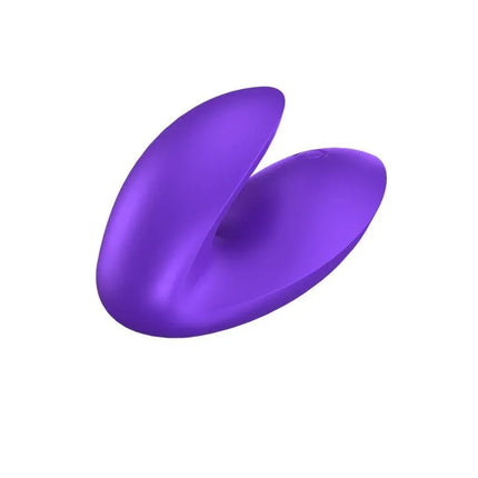 Love Riot Purple finger vibrator with 12 vibration functions, versatile design, perfect for couple or solo use, made of high-quality silicone.
