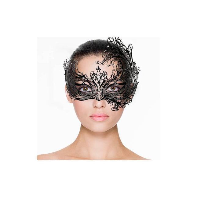 Person wearing Metal Mask Asymmetrical Black with delicate small diamonds, adding a mysterious and bold allure to the ensemble.