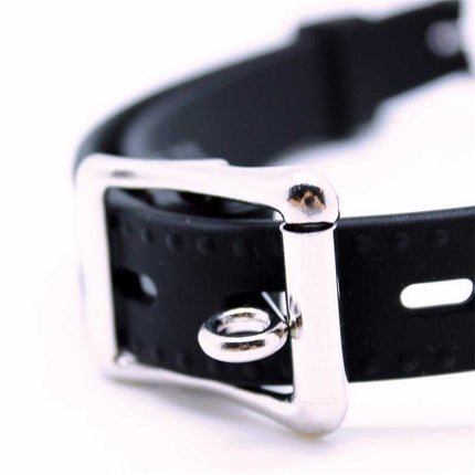 Close-up of the metal buckle and adjustable strap on a Mouthgag with Penis Silicone for secure, comfortable fit.