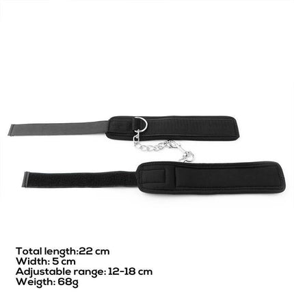 Neoprene Velcro handcuffs with soft padding and secure fastener, adjustable length with removable chain. Total length: 22 cm.