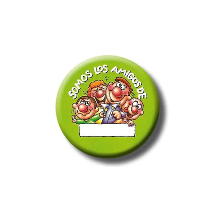 Green pin badge with cartoon characters and Spanish text, perfect for parties. Ideal for group identification.