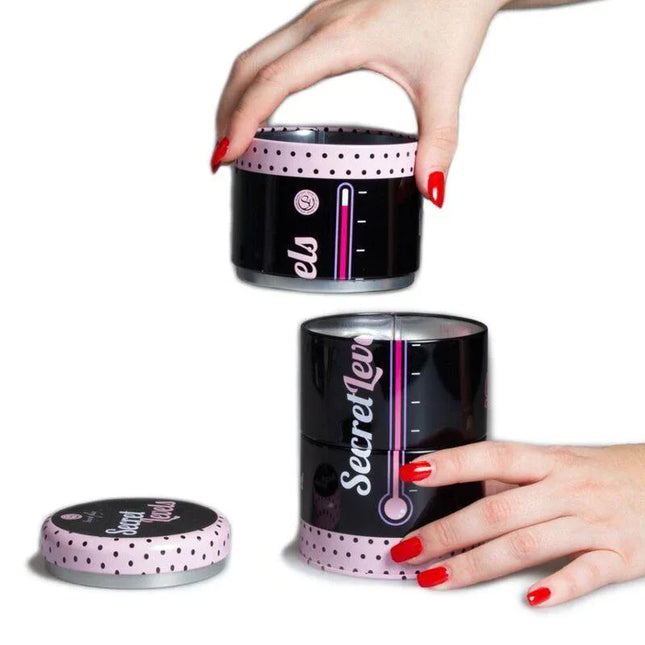 Secret Levels (ES/ES/FR/PT) game container being opened, showcasing the unique design and packaging of the product.