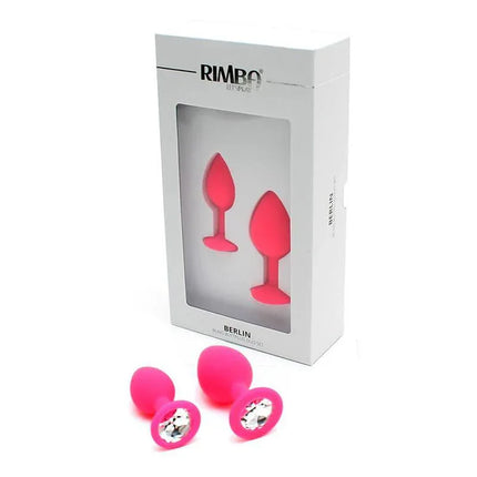 Set de Plugs Anales Berlin Rosa displayed in packaging and outside showcasing two pink anal plugs with jewel details.