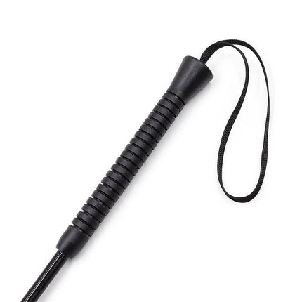 Close-up of Simple Crop 54 cm, a classic riding crop with a textured handle and wrist loop, part of the Latetobed BDSM Line.