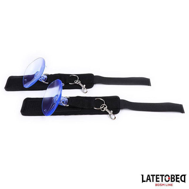 Suction Cup Wrist Restraints Adjustable in black with blue suction cups. Ideal for couples, length adjustable from 29 cm to 40 cm.