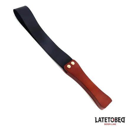 Wooden handle paddle 47 cm from Latetobed BDSM Line, designed for intense play, featuring durable PU surface and solid wood core.