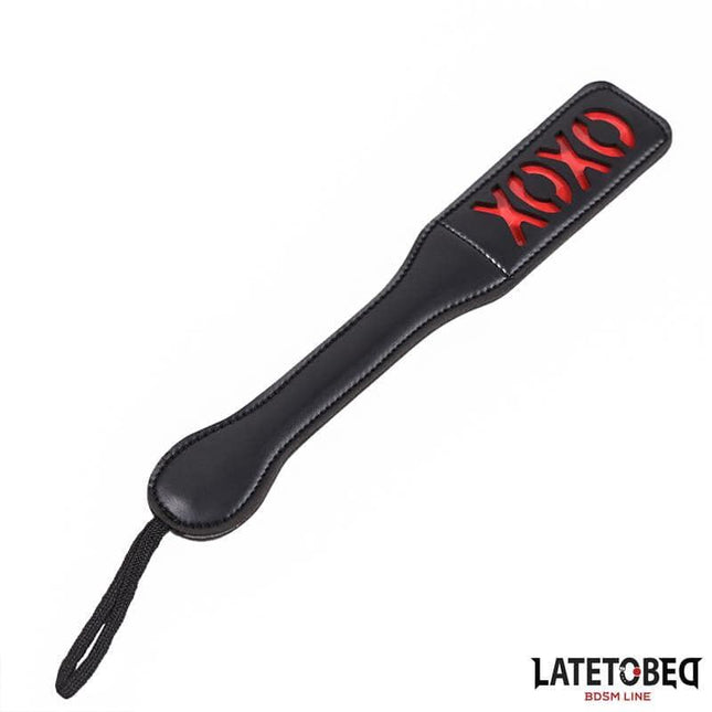XOXO Paddle 32cm in black and red design, designed for BDSM play with comfortable grip and bold style, size 32 x 6 cm.