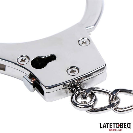 Zinc Alloy Cuff 252g with durable construction and sleek metal finish, featuring secure closure and elegant chain link design.