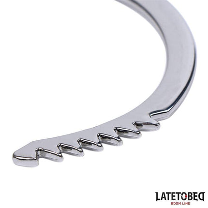 Zinc Alloy Cuff 252g with sleek metal finish and sturdy teeth design.